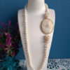 Collana di perle con cammeo conchiglia di torre del greco