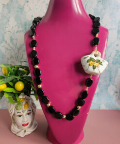 collana lunga siciliana con oniccollana lunga siciliana con onice e coffa in ceramica di caltagirone