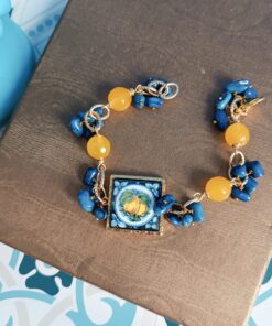 Bracciale pietre gialle corallo blu e mattonella in ceramica di caltagirone