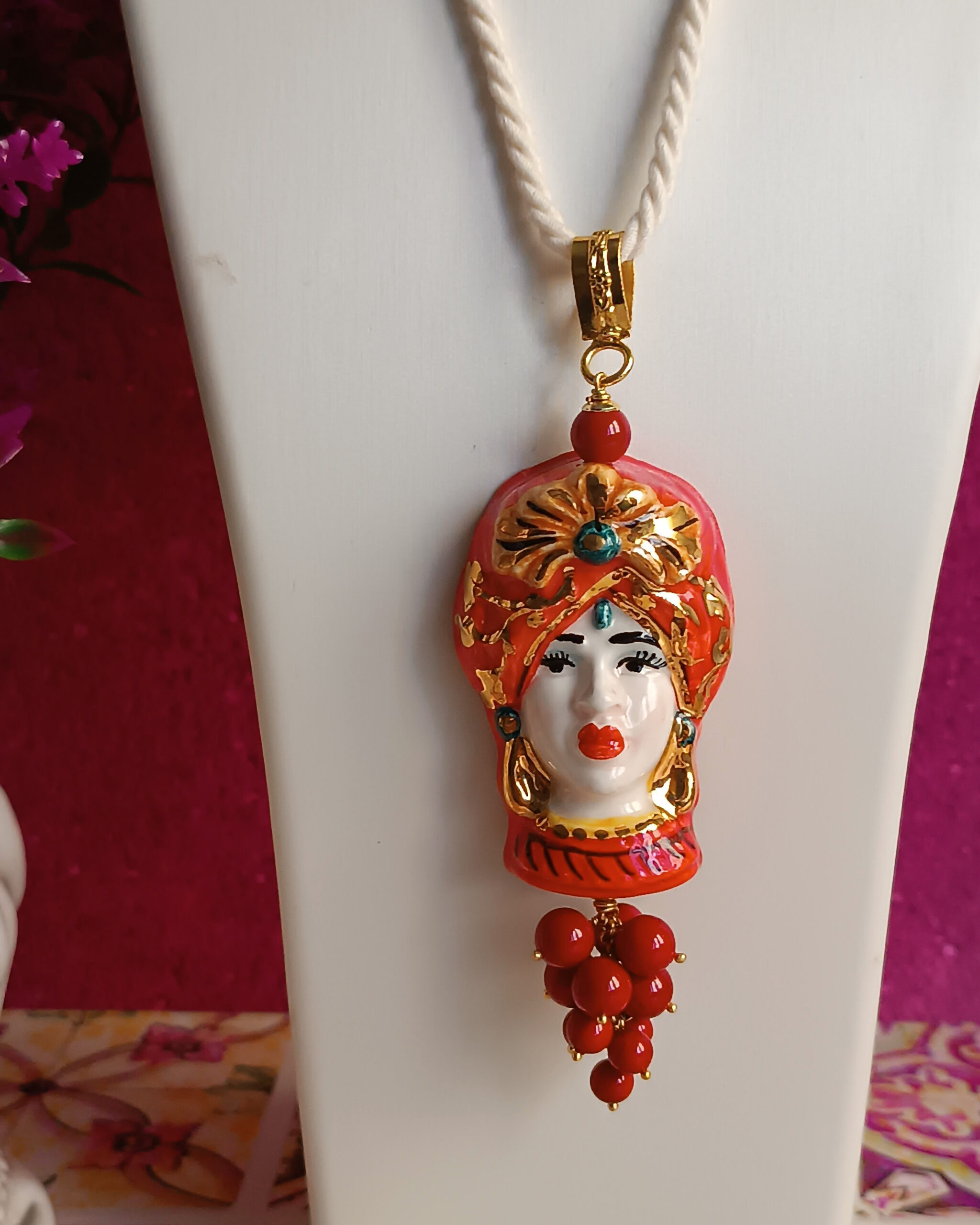 Collana a Corda con Testa di Moro in Ceramica di Caltagirone e Pietre Rosse - immagine 2