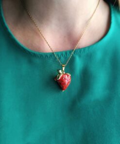 Collana a catena con fragola in ceramica di caltagirone