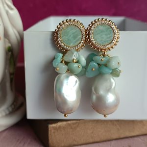 Orecchini pendenti con perle barocche e amazzonite
