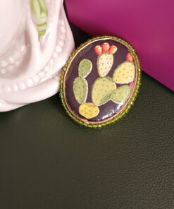 Spilla artigianale ovale in ceramica di caltagirone