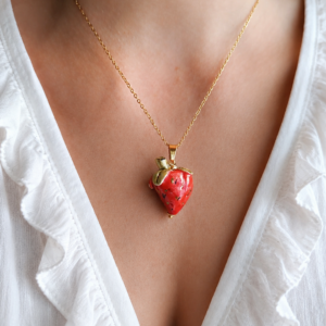 Collana a catena con perle corallo rosso e mattonelle in ceramica di caltagirone
