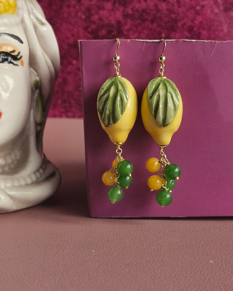 orecchini siciliani con limoni in ceramica di caltagirone e pietre colorate