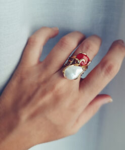 Anello in Argento 925 placcato oro con corallo rosso e perla di fiume 3