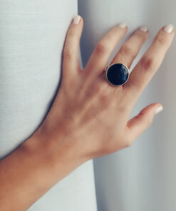 Anello tondo con occhio di gatto nero