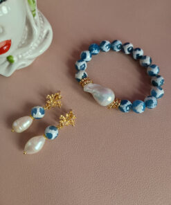 bracciale elastico con Agata tibetana e grossa perla barocca centrale