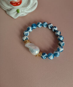 bracciale elastico con Agata tibetana e grossa perla barocca centrale