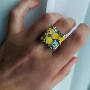 Anello siciliano con mattonella in ceramica di caltagirone