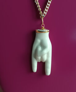 Alternative view of Collana a Catena con Ciondolo Mano Cornuta in Ceramica di Caltagirone