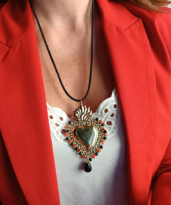 Alternative view of Collana a Corda con Ciondolo Cuore Sacro, Onice e Corallo Rosso