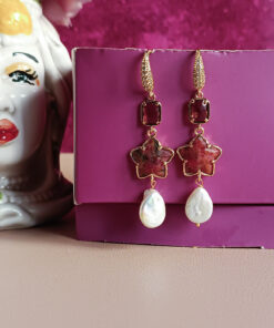 Orecchini pendenti con pietra rodonite e perle barocche piatte