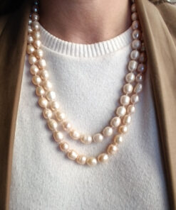 Alternative view of Collana Extra Lunga Modello Charleston con Perle di Fiume Rosa