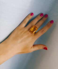 Anello rettangolare con cristallo giallo citrino