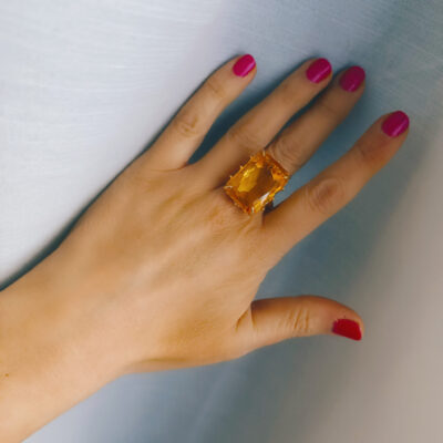Anello rettangolare con cristallo giallo citrino