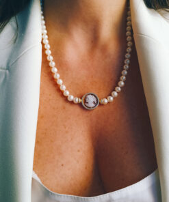 Collana di perle con cammeo scolpito dalla conchiglia sardonica a torre del greco 4