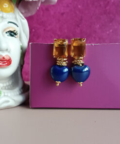 Orecchini con cuori blu in ceramica e cristalli gialli 2