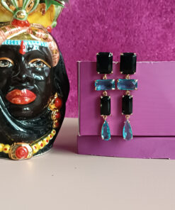 Orecchini pendenti con cristalli neri e azzurri