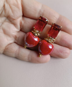 Alternative view of Orecchini SUGAR con Cuori in Ceramica e Cristalli Rossi