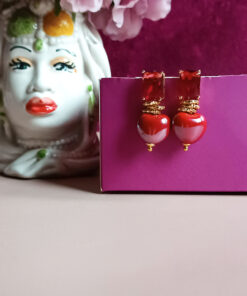 Orecchini pendenti con cuori rossi in ceramica e cristalli rossi