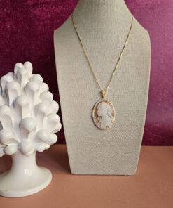 collana a catena con ciondolo cammeo autentico scolpito dalla conchiglia sardonica