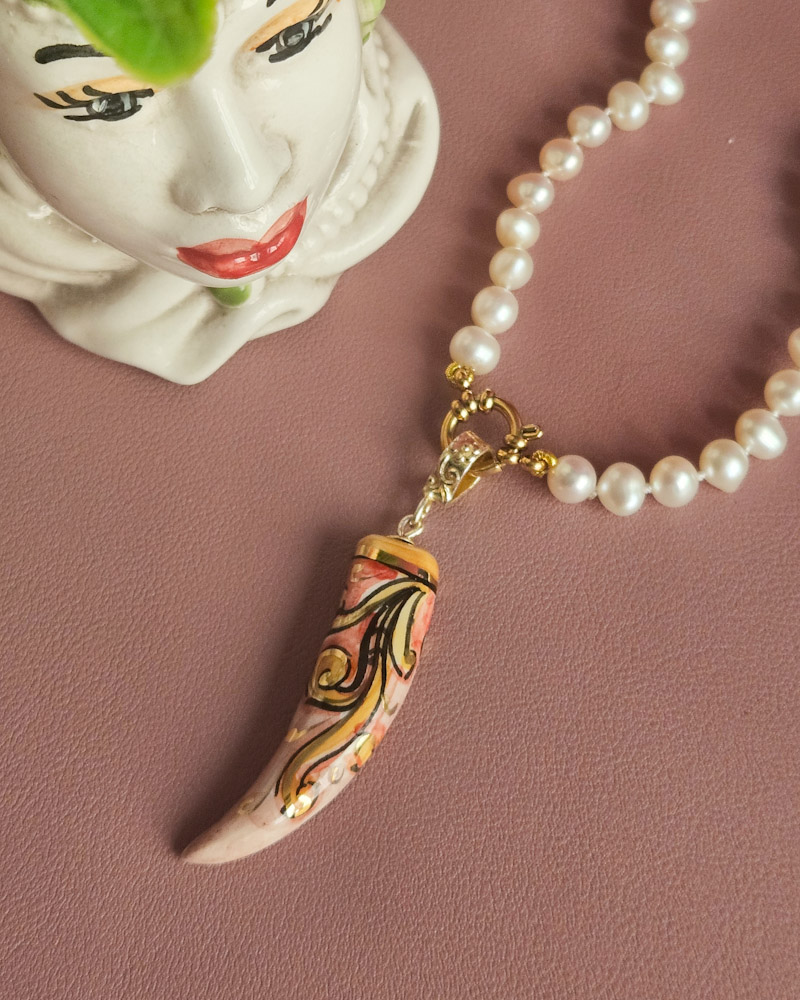 Sicilian Necklace with Pearls and Ceramic Italian Horn - Image 4
