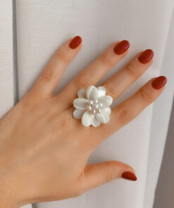 Anello a fiore in madreperla