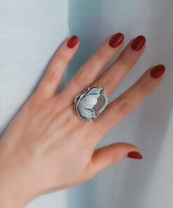 Anello vittoriano con cammeo farfalla scolpito dalla conchiglia sardonica 7