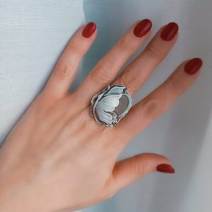 Anello vittoriano con cammeo farfalla scolpito dalla conchiglia sardonica 7