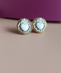 Orecchini al lobo con cammei cuori sacri scolpiti dalla conchiglia sardonica 3