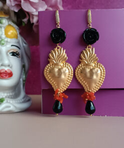 Orecchini pendenti con cuori sacri onice nero e rose nere 2