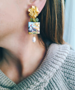 Alternative view of Orecchini Siciliani con Mattonelle in Ceramica di Caltagirone, Perle di Fiume e Peridoto