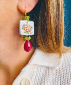 Alternative view of Orecchini Siciliani con Mattonelle in Ceramica di Caltagirone , Peridoto e Agata Borgogna