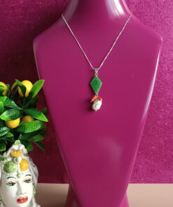 Collana a catena con ciondolo giada verde e perla barocca