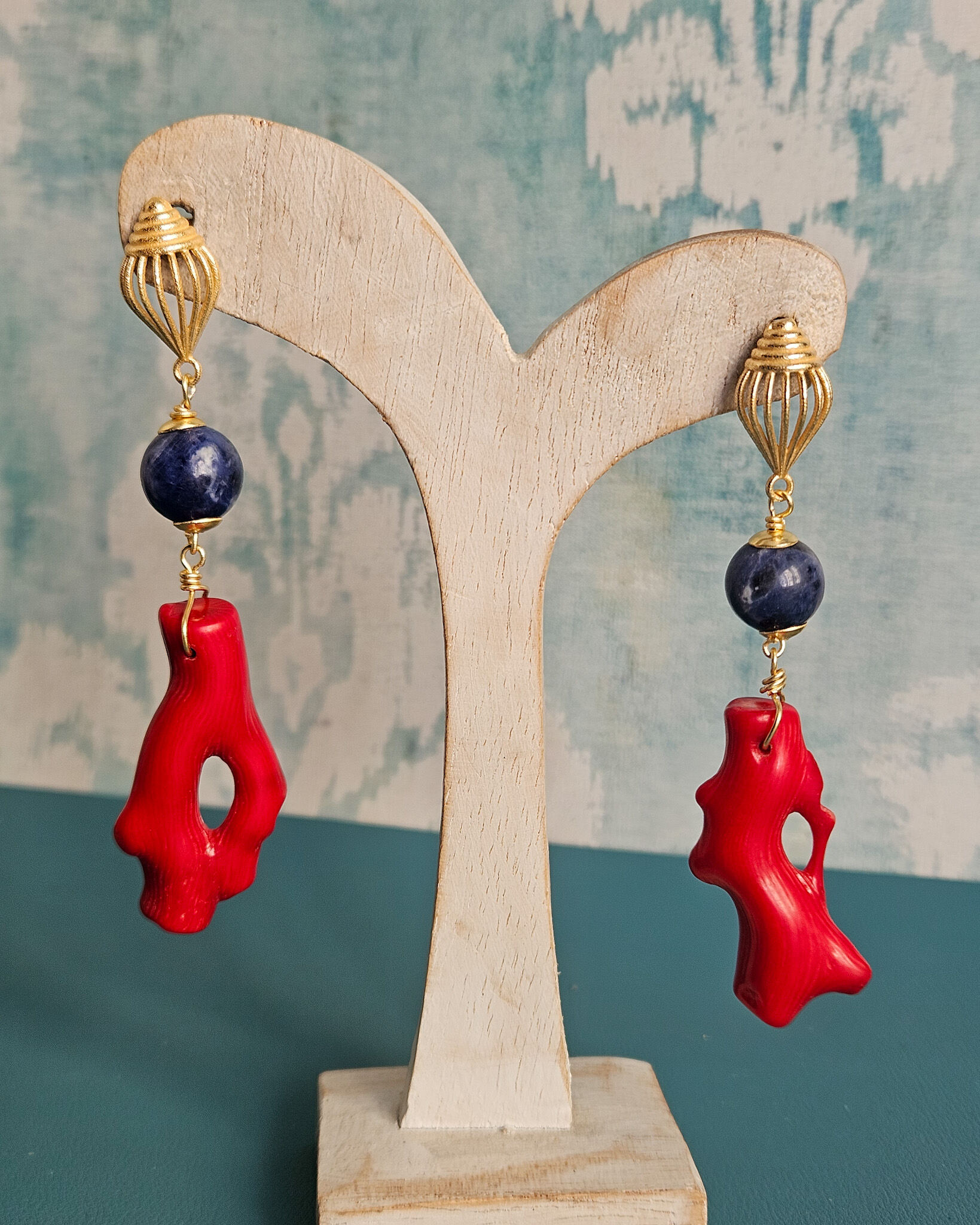 Orecchini Pendenti con Sodalite e Corallo Bambù 1