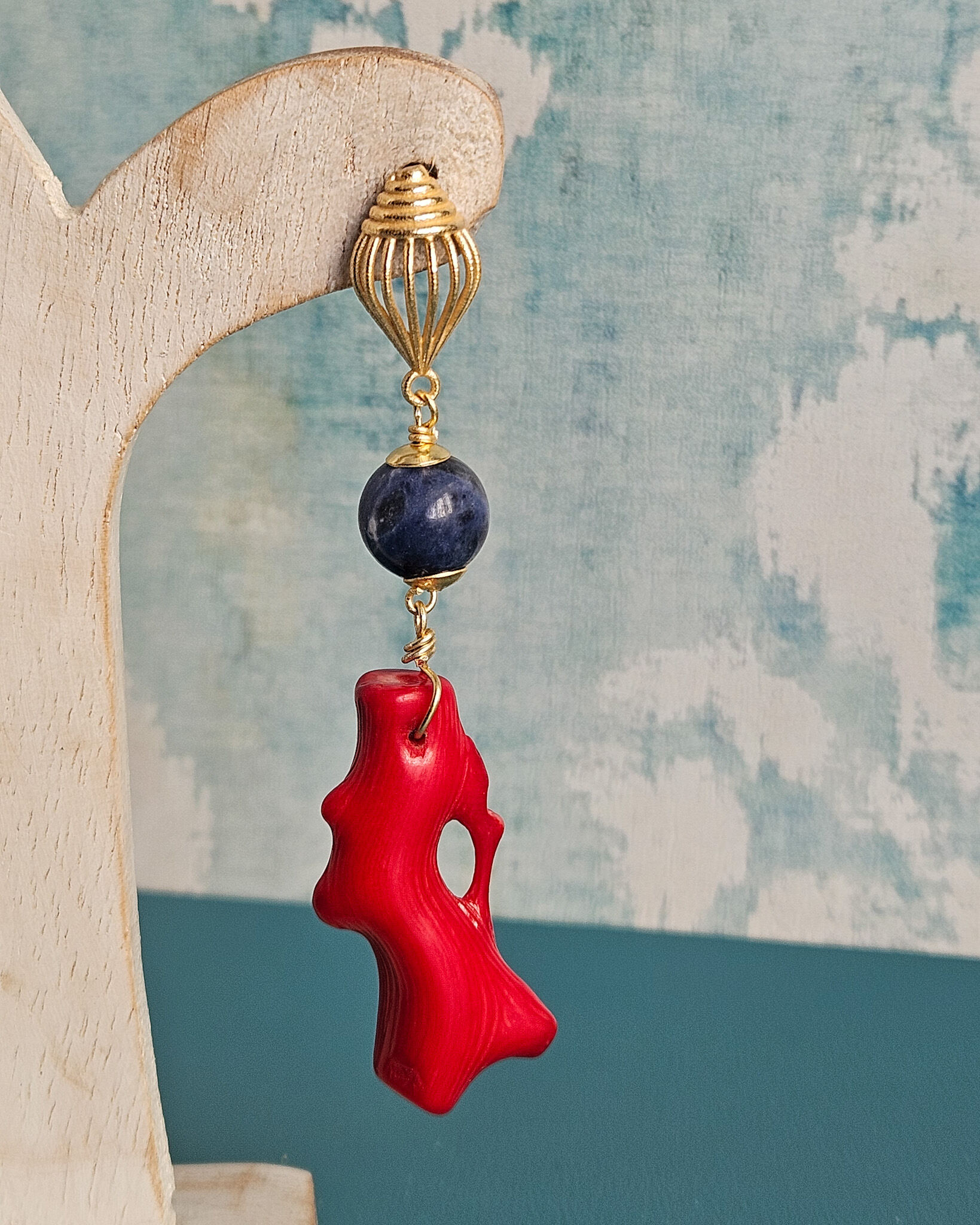 Orecchini Pendenti con Sodalite e Corallo Bambù 2