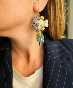 Alternative view of Orecchini Siciliani con Pesci in Ceramica di Caltagirone e Grappolo di Quarzo Blu