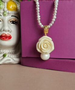 Collana Girocollo di Perle con Rosa Bianca e Perla Barocca