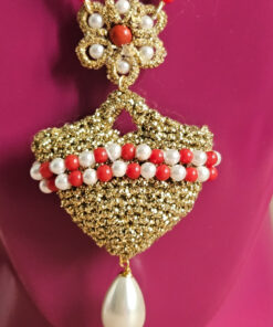 Alternative view of Collana Lunga in Perle di Maiorca con Coffa in Pizzo Chiaccherino