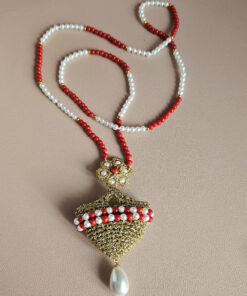 Collana Lunga in Perle di Maiorca con Coffa in Pizzo Chiaccherino