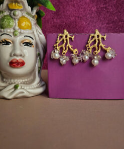 Orecchini al lobo con rami di corallo perle e cristallo di rocca