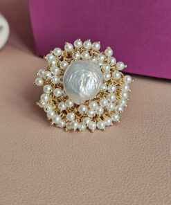 Alternative view of Anello in Ottone con Perla Barocca Piatta e Perline