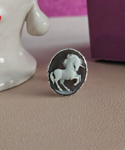 Alternative view of Oval Ring with Authentic Shell Cameo