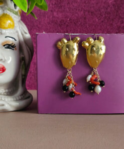 Orecchini pendenti con fichi d'india dorati perle e corallo rosso 5