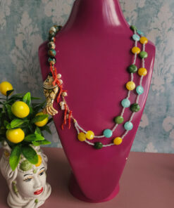 collana doppia con pietre di agata colorata e pesce in ceramica di caltagirone
