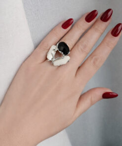 Anello in Argento 925 con Corallo Bianco e Onice Nero
