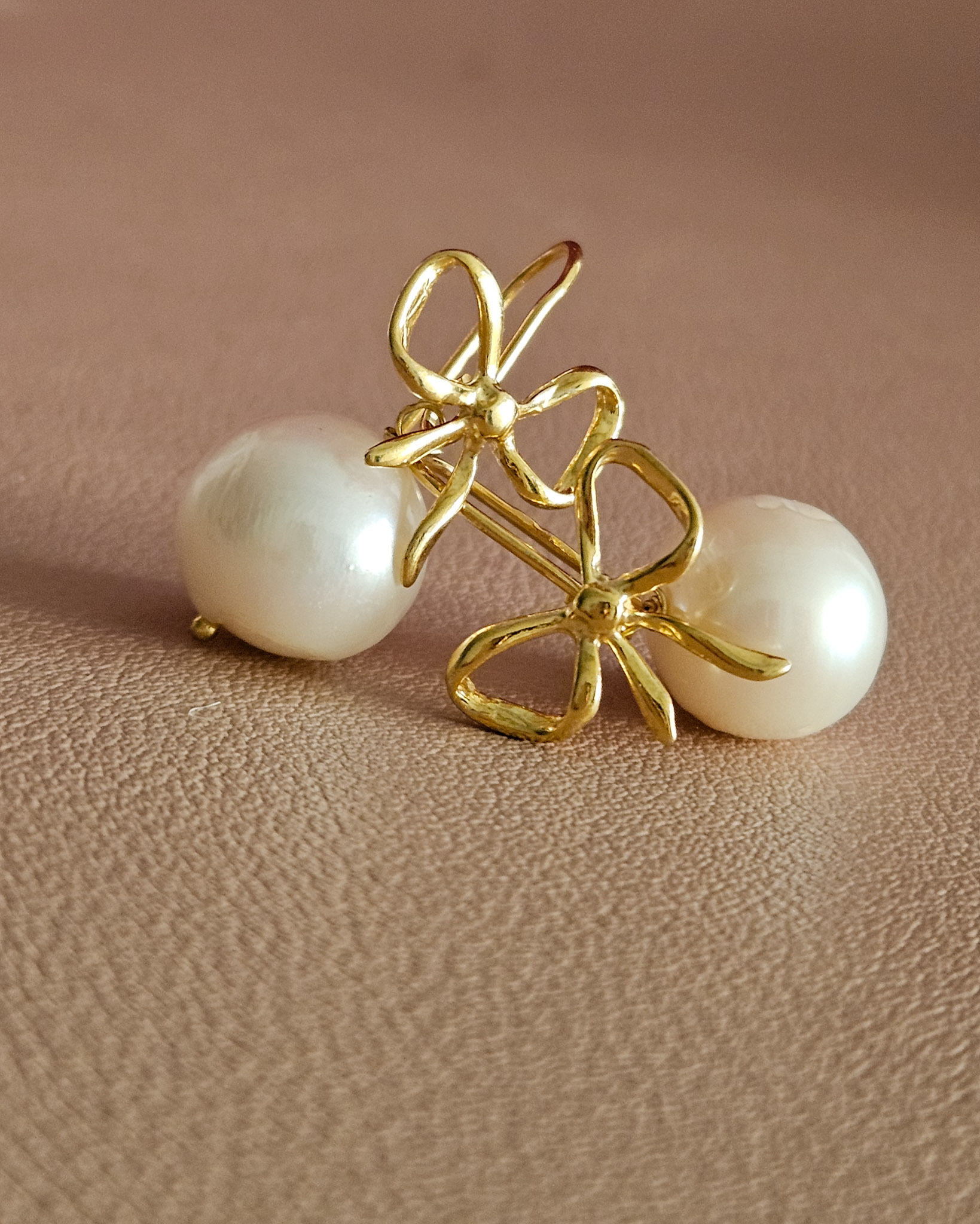Orecchini Pendenti A Cerchio Con Mini Perle Barocche Selezionate A Mano - Placcato Oro 18K