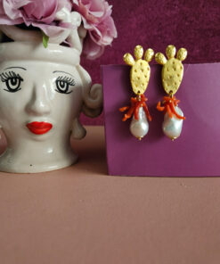 Orecchini a goccia con perle barocche corallo rosso e fichi d'india oro