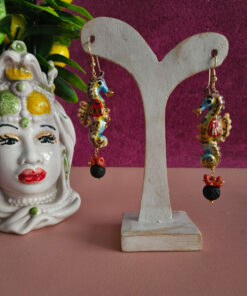 Orecchini con cavallucci in ceramica di caltagirone e pietra lavica